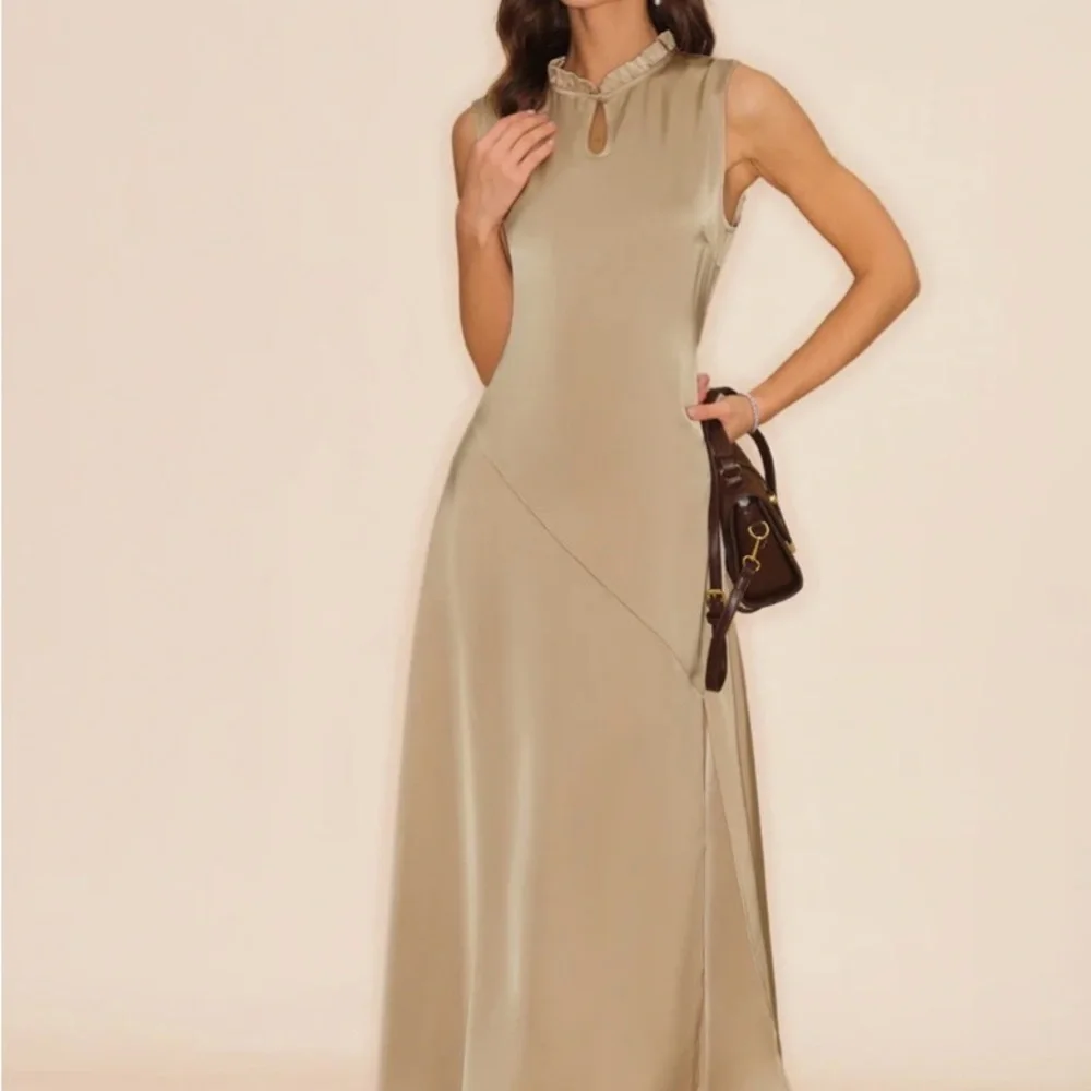 Elegant Cream Sleeveless Dress - Picture 4 of 8